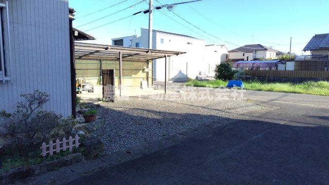 ６６００１　岐阜市上尻毛八幡中古戸建ての駐車場