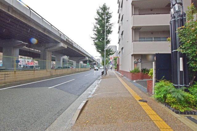 進和江坂アーバンライフの外観