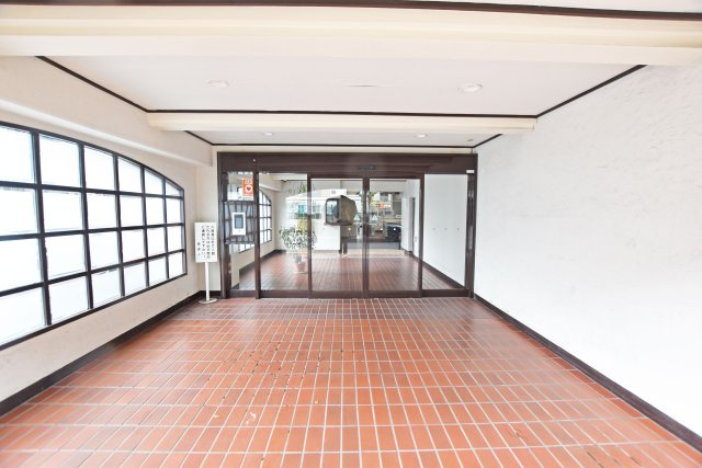 進和江坂アーバンライフのエントランス