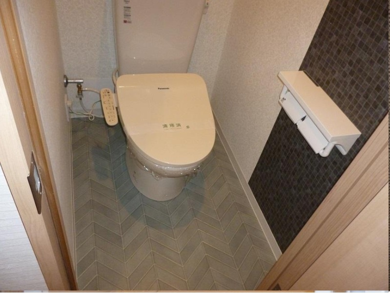 進和江坂アーバンライフのトイレ|温水洗浄便座付きで快適にご利用いただけます。