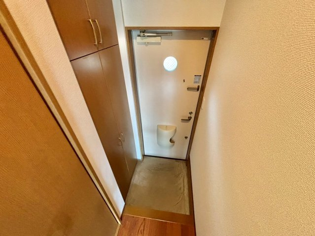 神和町壱番館の玄関