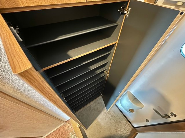 神和町壱番館の玄関