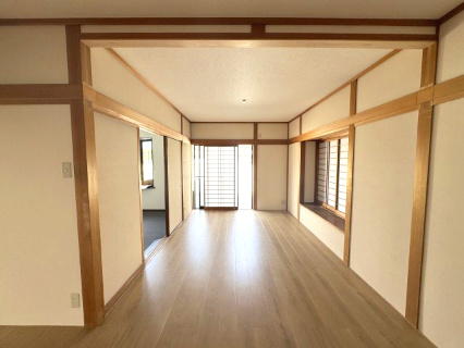 岸和田市箕土路町２丁目　中古住宅の洋室|ハウスクリーニング済　クロス貼り換え済