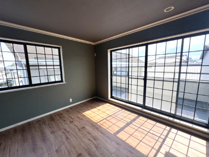 岸和田市箕土路町２丁目　中古住宅の洋室|日当り、風通しが良し！子育てのための環境が整っています