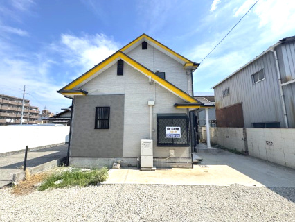 岸和田市箕土路町２丁目　中古住宅の外観|カースペース4～５台分有り