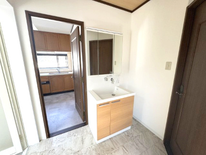 岸和田市箕土路町２丁目　中古住宅の独立洗面台|R７年８月　リフォーム済