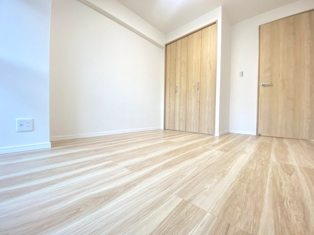 【価格改定】ユニライフ山崎4号棟の洋室|約5.6帖の洋室にはクローゼット（CL）を完備。収納も安心です。