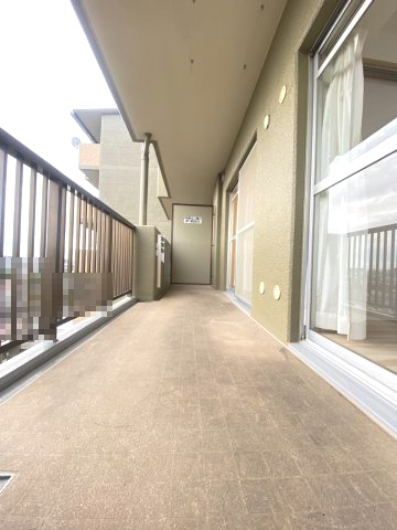 ユニライフ山崎4号棟のバルコニー|南東向きで陽当たり良好！
洗濯物の外干しも可能です！