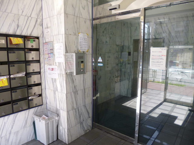 グローバリービューテラスⅣのロビー|オートロック付きのマンションです