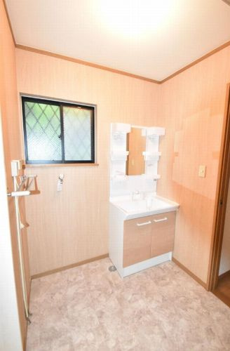 【仲介手数料０円】小田原市小八幡3丁目　中古一戸建ての独立洗面台|【仲介手数料０円】小田原市小八幡3丁目　中古一戸建て