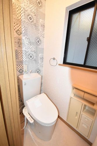 【仲介手数料０円】小田原市小八幡3丁目　中古一戸建てのトイレ|【仲介手数料０円】小田原市小八幡3丁目　中古一戸建て