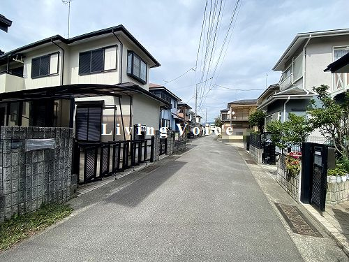 【仲介手数料０円】小田原市小八幡3丁目　中古一戸建ての前面道路含む現地写真|【仲介手数料０円】小田原市小八幡3丁目　中古一戸建て
