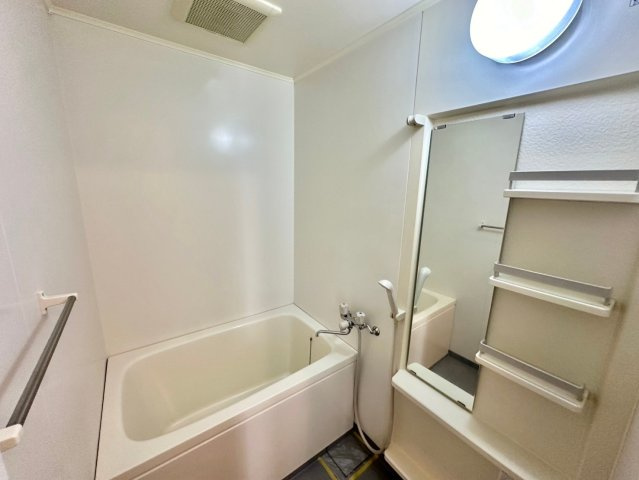 ネオクオーツ神屋壱番館の浴室