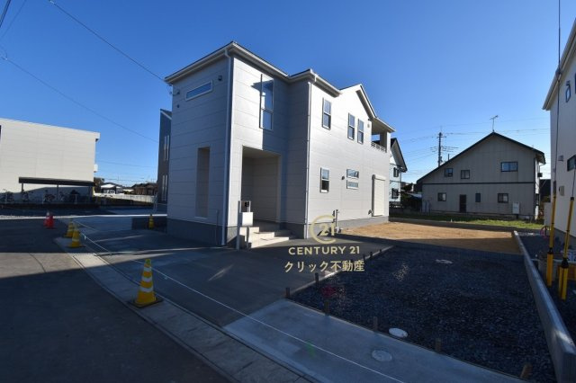 リーブルガーデン  ひたちなか稲田　10期　7の駐車場|新築戸建てを購入する際、庭付き、駐車場付きは大変魅力的です。十分な駐車スペースがあれば、ご家族様それぞれが車をご所有の場合や来客の際も安心です。