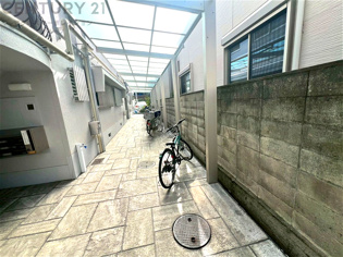 武庫川が近く緑豊かな閑静な住宅地に立地。