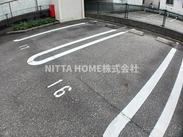 ラブリーコートの駐車場|敷地内の駐車場になります＊