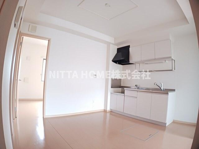 ラブリーコートの居間・リビング|７．１帖のダイニングキッチン◇