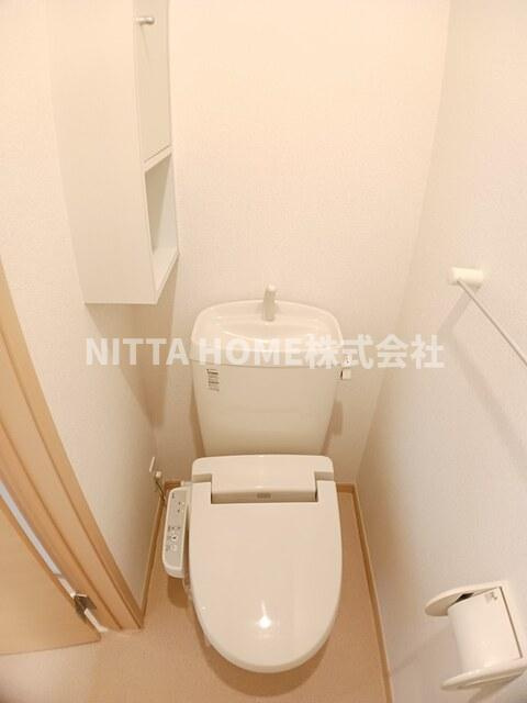 ラブリーコートのトイレ|シャワー付きのトイレです◇