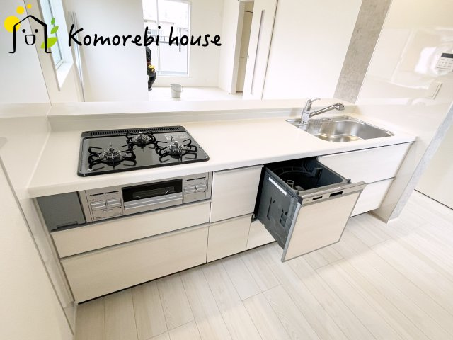 さいたま市北区宮原1丁目　2期　新築一戸建て　ブルーミングガーデン　02のキッチン|きれいなキッチンです