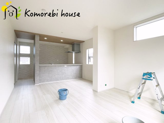 さいたま市北区宮原1丁目　2期　新築一戸建て　ブルーミングガーデン　02の居間・リビング|使いやすい居間です