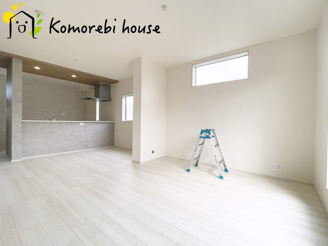 さいたま市北区宮原1丁目　2期　新築一戸建て　ブルーミングガーデン　02の居間・リビング|ゆったりとしたリビングです