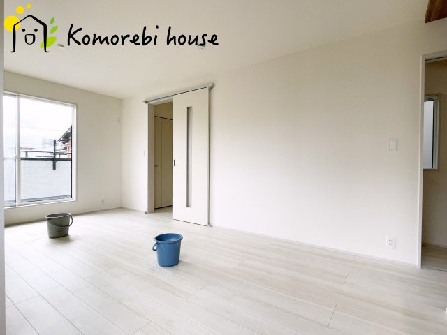 さいたま市北区宮原1丁目　2期　新築一戸建て　ブルーミングガーデン　02の居間・リビング|ゆったり過ごせる居間です