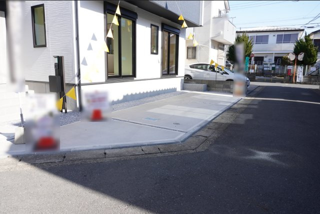草加市遊馬町 新築分譲住宅の駐車場
