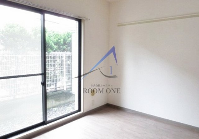 アーバン本町の居間・リビング|洋室のお部屋です。