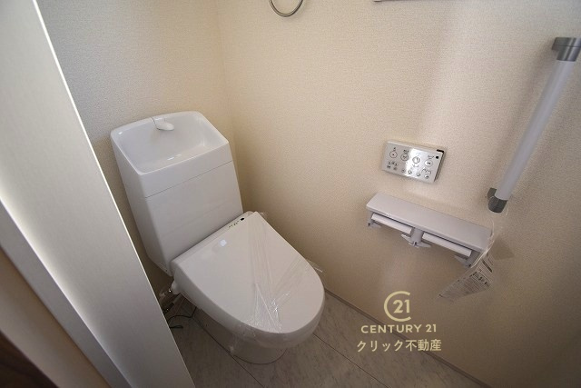 リーブルガーデン  ひたちなか稲田　10期　8のトイレ|毎日使う空間と機能だから、いつまでも清潔なスペースであってほしいのがトイレです。お掃除しやすいシンプルなデザインです。