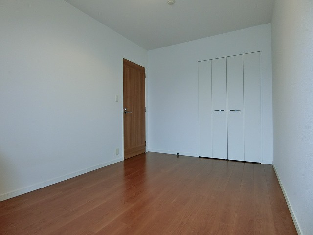 甲子園三番町ハイツの洋室