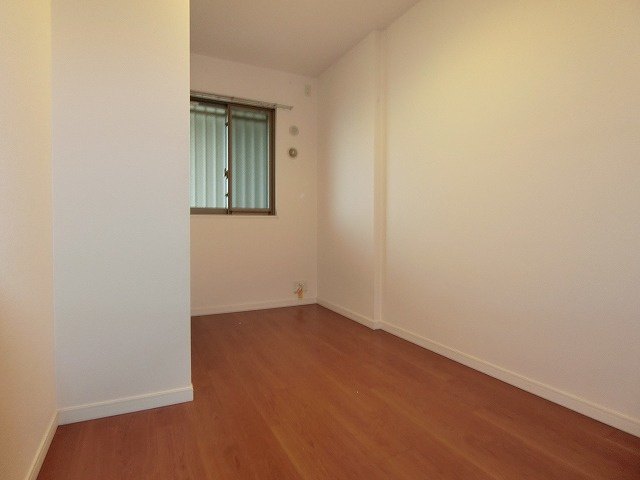 甲子園三番町ハイツの洋室