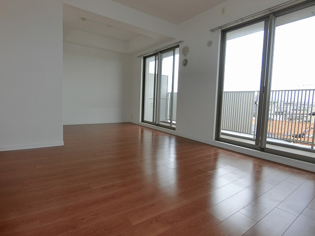 甲子園三番町ハイツの居間・リビング