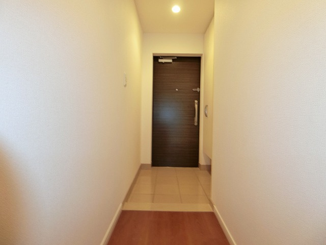 甲子園三番町ハイツの玄関