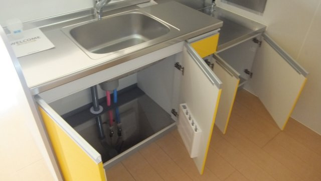 セントアンドリュースＡ棟の設備|キッチン下の収納です。