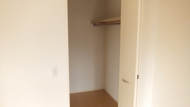 セントアンドリュースＡ棟の収納|ウォークインクローゼットです