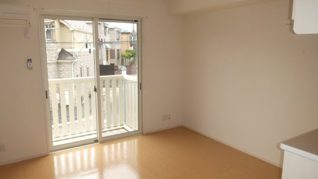 セントアンドリュースＡ棟の居間・リビング|日当たり良好です。