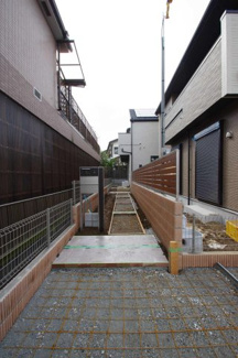 【外観】 | 【仲介手数料無料！！】八王子市上柚木　新築戸建て（全2棟）2号棟　4730万円 | 令和7年10月12日　建築中