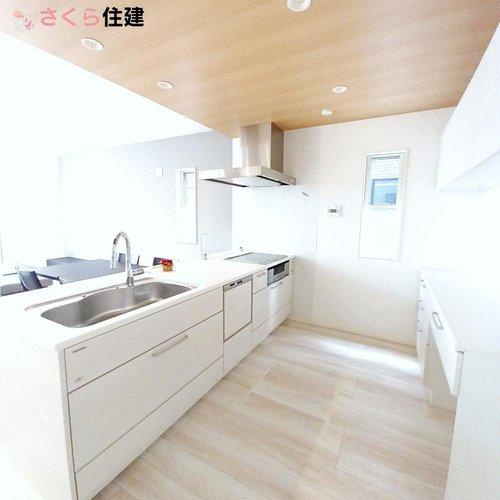 タマタウン　駅南町　4号棟のキッチン|IHクッキングヒーターのため料理あとのお掃除も楽々！空気もきれいでうれしい♪