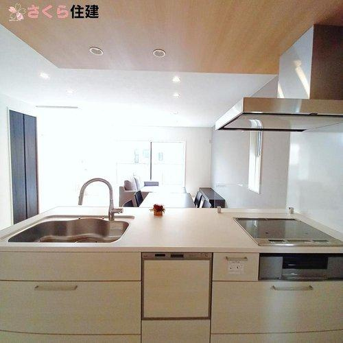 タマタウン　駅南町　4号棟のキッチン|対面タイプならキッチン内にいながらご家族やお客様との会話が楽しめます。