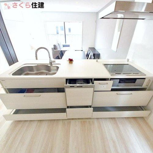 タマタウン　駅南町　4号棟のキッチン|キッチン下収納は奥まで引き出せるので、大きく屈まなくても楽に必要なものがパッと取り出せます！！