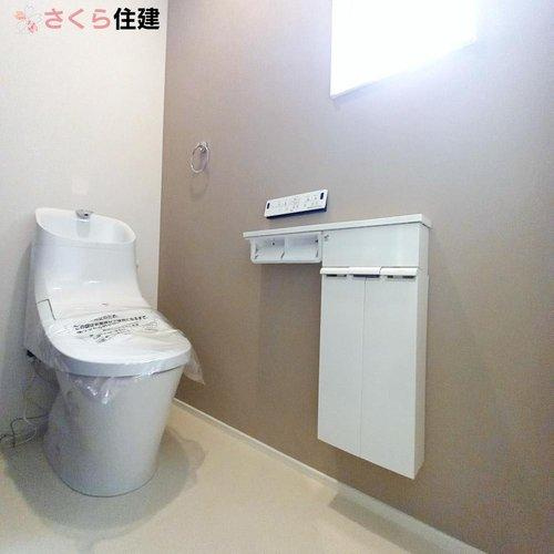 タマタウン　駅南町　4号棟のトイレ|トイレは各階完備。夜、トイレに起きても、2階の寝室から1階のトイレに降りる必要はありません。