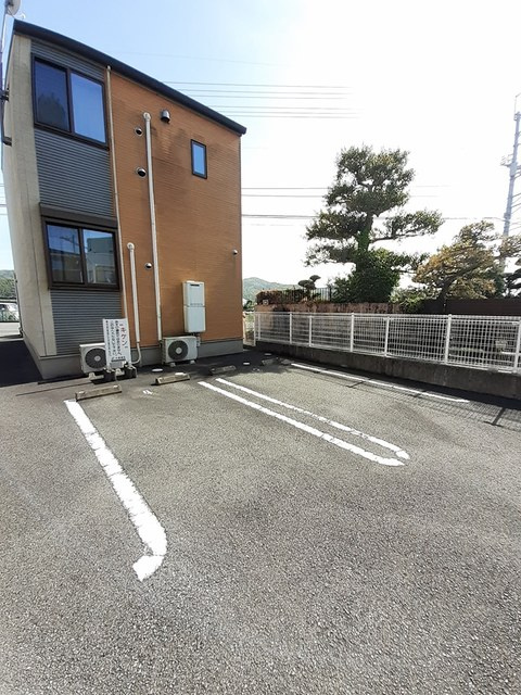 リバーサイド　リリー　Ⅱの駐車場|駐車場