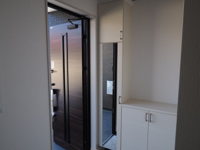 高崎市飯塚町　新築一戸建4LDKの玄関