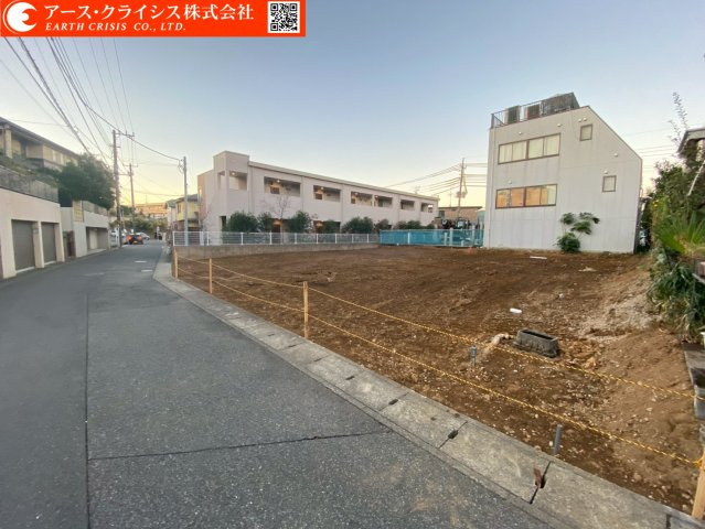 【前面道路含む現地写真】 | 松戸市緑ヶ丘2期　全3区画 | 建築条件なし。思い描いたマイホームを、そのままカタチに。陽当たりも良く、ガーデニングや家庭菜園にもぴったりのゆとりある敷地。資産としても魅力のある立地で、将来を見据えた住まい選びを。