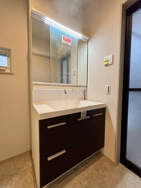 久留米市南4丁目3号地の洗面所