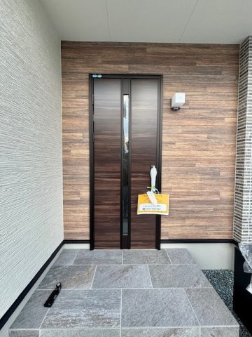 久留米市南4丁目3号地の玄関