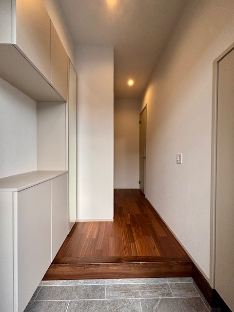 久留米市南4丁目3号地の玄関