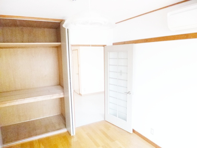 クリスタル葵の洋室|明るいお部屋です☆