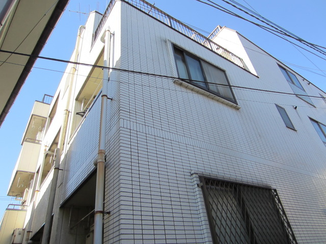 クリスタル葵の外観|東南向きなので陽当り良好です☆