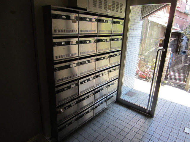 クリスタル葵のロビー|集合ポストあります☆